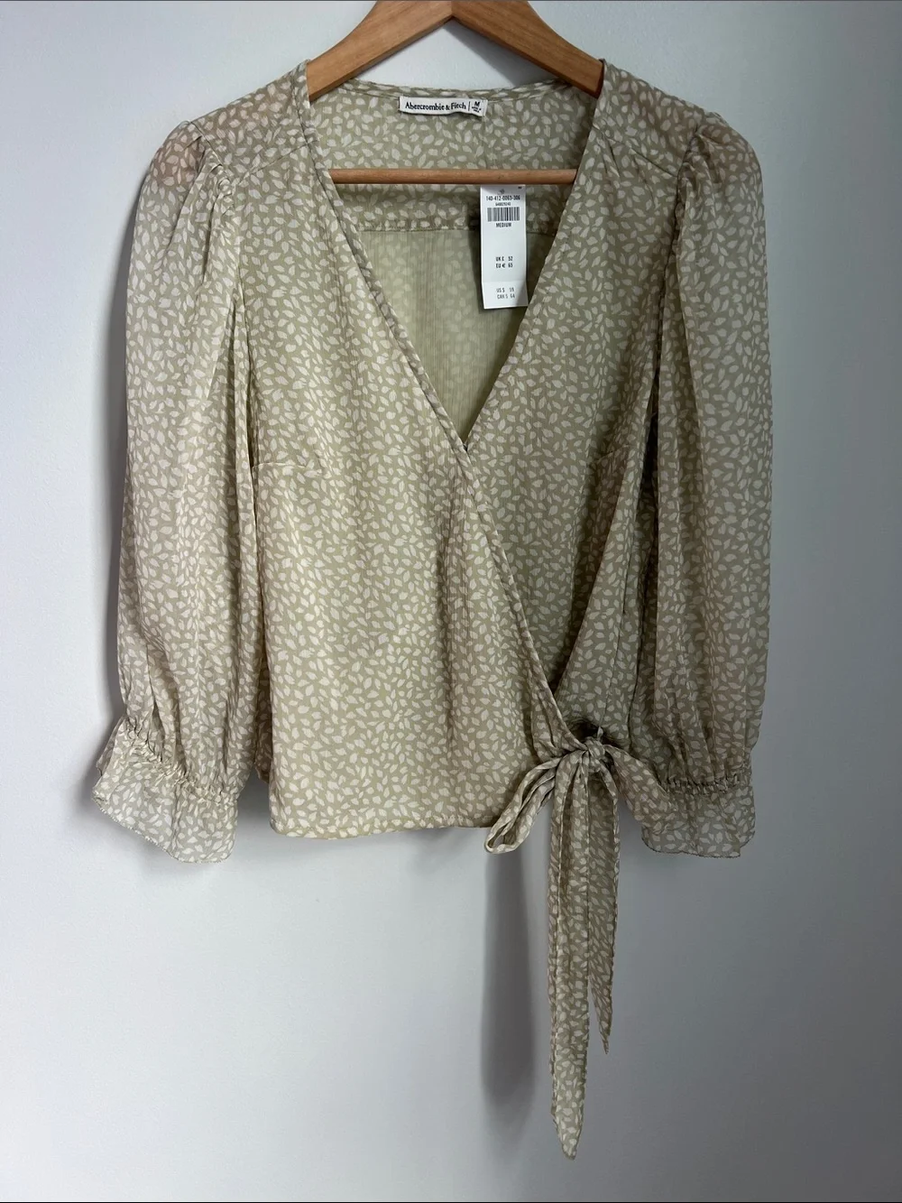 Abercrombie & Fitch | Cream Printed Wrap Blouse Business Casual NWT Size M